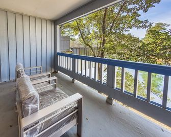 Beautiful new studio on the water - New Bern - Balkón