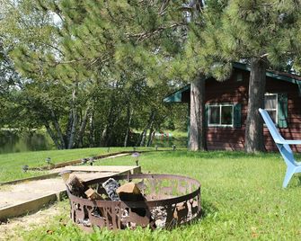 Lakeside Ranch Cabin. - Tomah - Patio