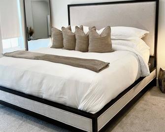 Luxurious Modern 2Bdrm+2.5Bth near everything! - Southfield - Bedroom