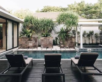 Villa Ambergris by Nakula - Denpasar - Pool
