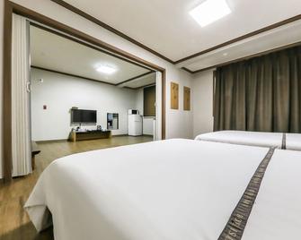 Boryeong Island Hotel - Boryeong - Bedroom
