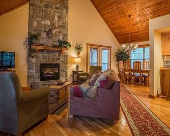 Mayberry Lodge 2 Bedroom Cabin by RedAwning - Reeds Spring
