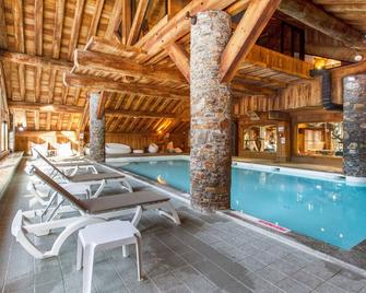 Résidence Pierre & Vacances Premium Les Fermes De Méribel - Les Allues - Басейн