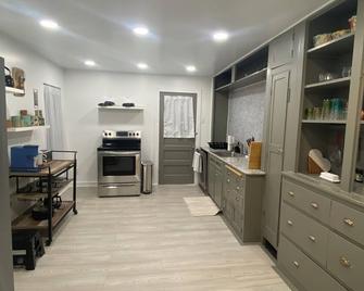 Beautiful 3-bedroom bayview townhome in downtown Menominee - Menominee - Cocina