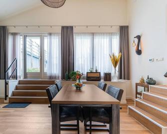 Holiday home in Kaatsheuvel with hot tub - Kaatsheuvel - Menjador