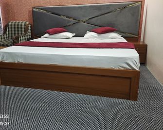 Hotel Noor Mahal - Pahalgam - Bedroom
