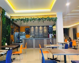 Front One Budget Waena Abepura - Jayapura - Restaurant