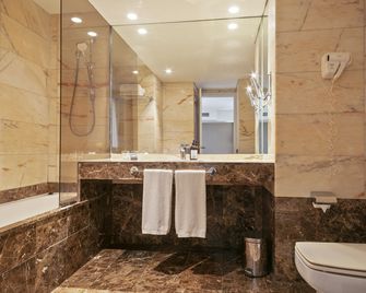 Hotel Acta City47 - Bác-xê-lô-na - Phòng tắm