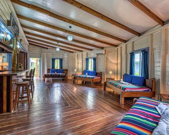 Cosmic Crab Resort - Carenero - Living room