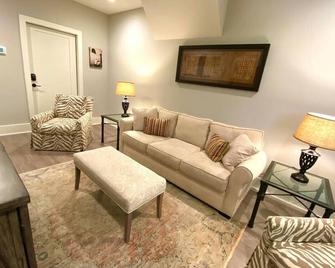 Elegant King Bed Apartment In Quiet Neighborhood - Raleigh