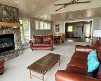 Tofte Cove on the North Shore of Lake Superior! - Tofte - Wohnzimmer