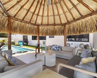 Living Dream Villa | Near Palm Beach by Lucha - Noord - Sufragerie