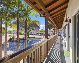 Sunset Motel - Santa Barbara - Balcony