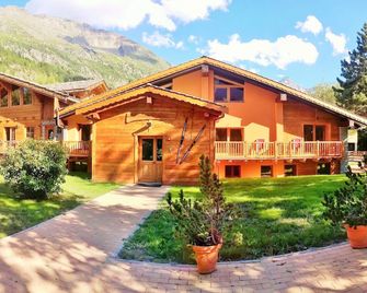 Chalet Alpina Hotel & Apartments - La Thuile - Building