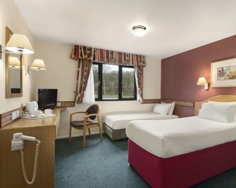 Days Inn by Wyndham Michaelwood M5 - Dursley - Bedroom