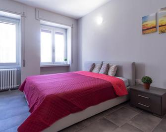 Girasole Apartment - Affitti Brevi Italia - Lecco - Bedroom