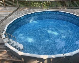 This a great vacation home ! - McDonough - Pool