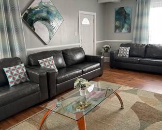 6 Bdr All Seasons Vacation House, Atlantic City - Atlantic City - Living room