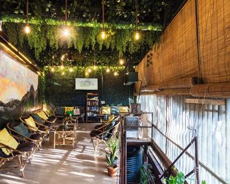 Forrest Hostels - Bombay - Patio