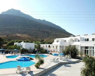 Eristos Beach Hotel - Livadia - Pool
