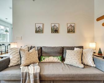 2 Mi To Rmnp Mtn-View Grand Lake Loft! - Grand Lake - Living room