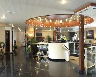 Hotelschiff Messe Düsseldorf - דיסלדורף - דלפק קבלה