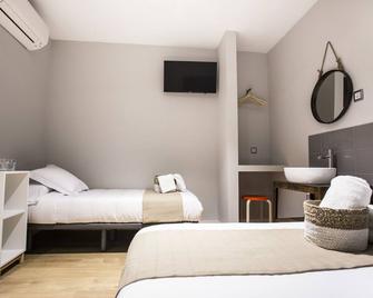 Hola Rooms - Madrid - Bedroom