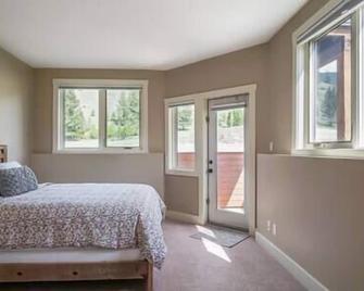 Stylish and comfy 2BR condo near Hot Springs - Radium Hot Springs