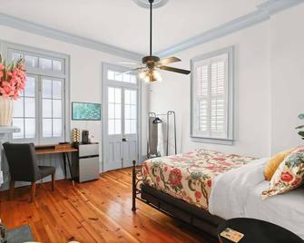 Maison Royal, Steps to Frenchmen - New Orleans - Bedroom