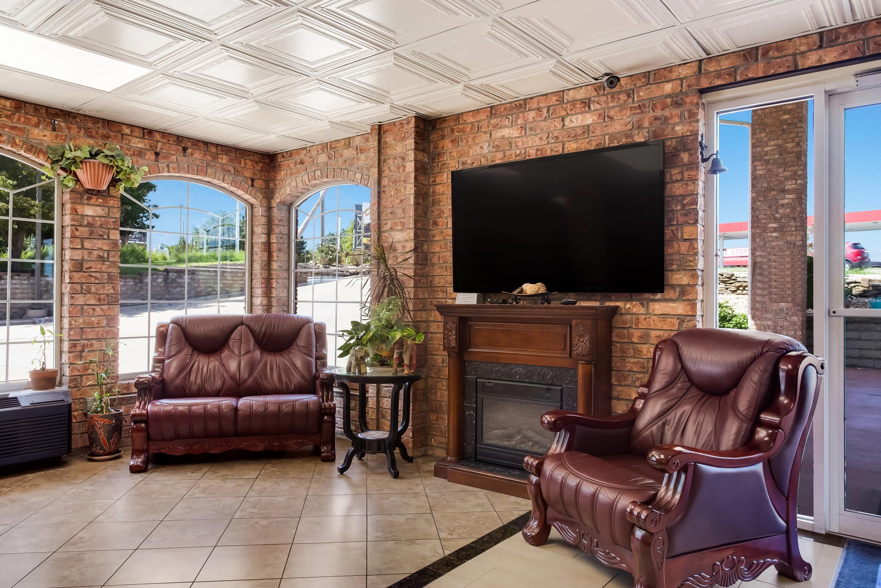 Rodeway Inn Branson, Brick House - ברנסון - לובי