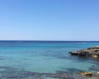 Beautiful Villa, private pool, 5 min walk to beach/local amenities, 4 bathrooms - Es Migjorn Gran - Beach