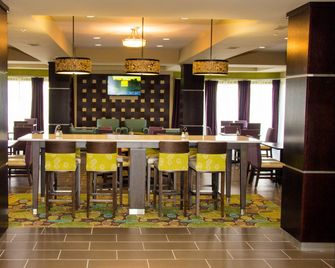Holiday Inn Express & Suites Sikeston By IHG - Sikeston - Bar