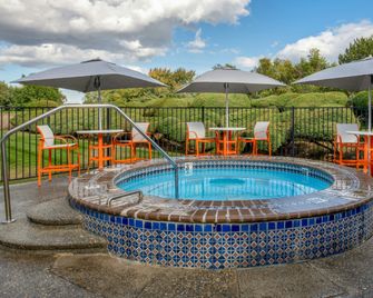 Holiday Inn Richland On The River By IHG - Richland - Pool