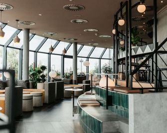 Wasserturm Hotel Cologne, Curio Collection by Hilton - Kolín nad Rýnem - Salónek