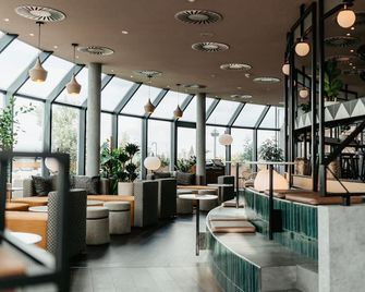Wasserturm Hotel Cologne, Curio Collection by Hilton - Kolín nad Rýnem - Salónek