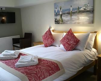 The Crown Hotel - Corwen - Bedroom