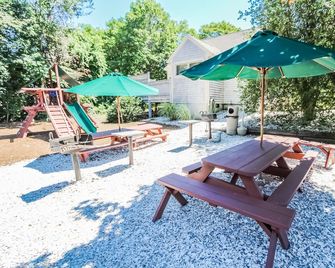 Studio Retreat w/ Pool & Kitchenette in Yarmouth - Yarmouth - Patio