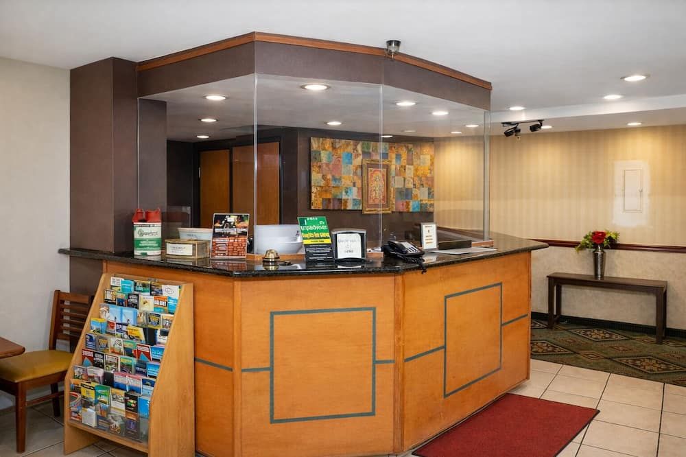 Knights Inn & Suites Gallup - גאלופ - דלפק קבלה