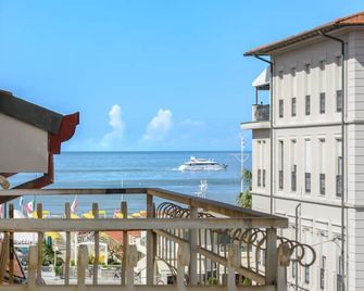 City Hotel - Viareggio - Balcony
