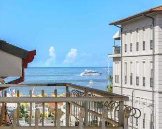 City Hotel - Viareggio - Balcone