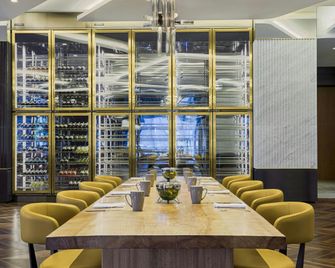 لو ميريديان باتومي - باتومي - غرفة طعام