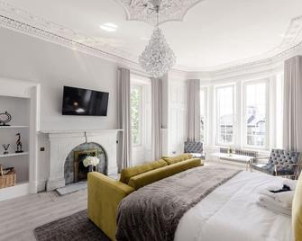 Sweeney Apartments And Rooms - Motherwell - Bedroom