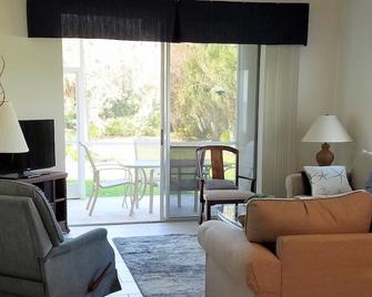 2BR/2BA 1st Floor Condo in Stoneybrook Golf & Country Club - Osprey - Living room