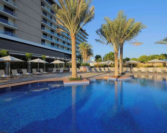 Park Inn Abu Dhabi, Yas Island - Abu Dhabi - Pool