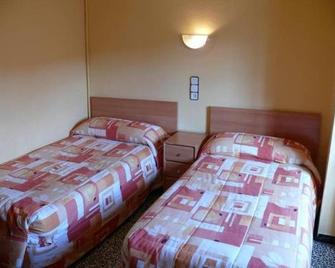 Hostal Rodes - Mequinenza - Habitación