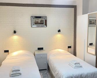 Habitación Doble Interna con dos Camas Individuales, Baño Privado - Arganda del Rey - Schlafzimmer