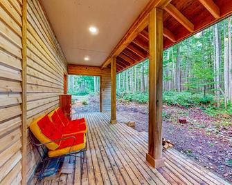 The Hideaway - Langley - Patio