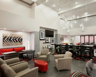 Hampton Inn & Suites Roanoke Airport - Roanoke - Oleskelutila