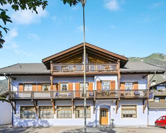 Katharinenhof Holiday Apartment 'Kramer 2' with Mountain View & Wi-Fi - Garmisch-Partenkirchen