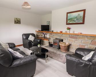LYREBOY, pet friendly, with open fire in Glencar, County Kerry - Glencar - Sala de estar